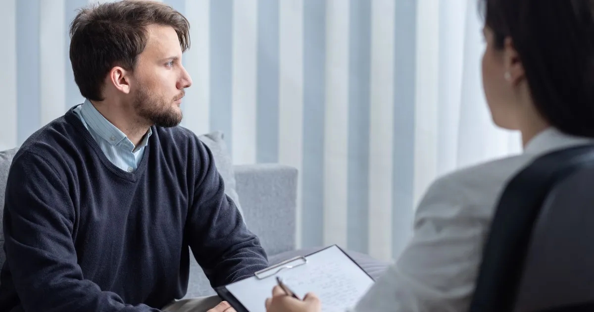 Jak leczyć fobię społeczną samemu i odzyskać pewność siebie