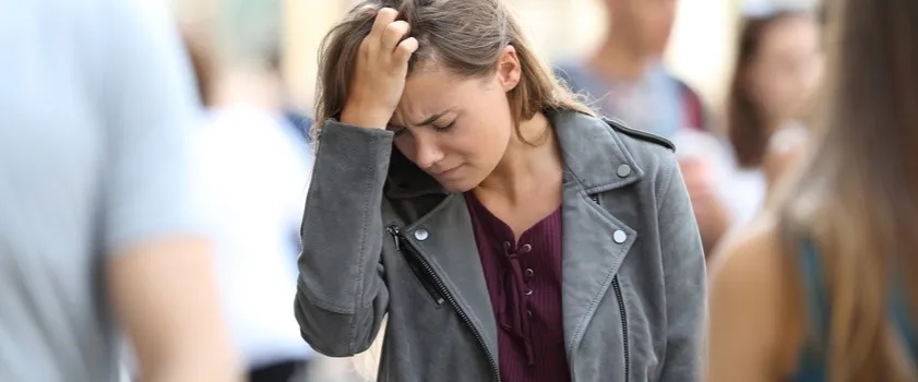 Fobia społeczna objawy: Jak rozpoznać lęk społeczny i jego skutki